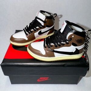 Air Jordan 1 Retro High Travis Scott Reverse Mocha Sneaker Keyc Pair Shoe Box 3D